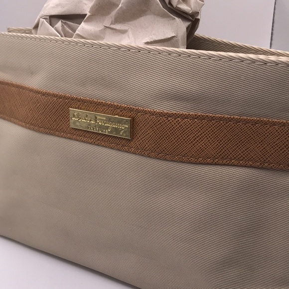 SALVATORE Ferragamo Parfums TAN Canvas TOILETRIES CASE Cosmetics Unisex! - Picture 7 of 9